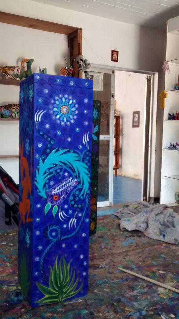 ArtCopal's tweet photo. Pintando una caja para mezcal, diseñada e inspirada en un sueño plasmado en artesanía oaxaqueña http://t.co/IU1uBE4Rz0
