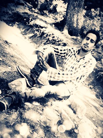 Tahveerrather's tweet photo. #bethay hai hum rehguzar pe koi humein uthaye kyun... [Googlechrome] http://t.co/q4dHLaAMD5