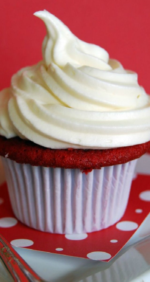 @kopimijnheer moist red velvet cupcakes,try it!!nyummyyy!!!