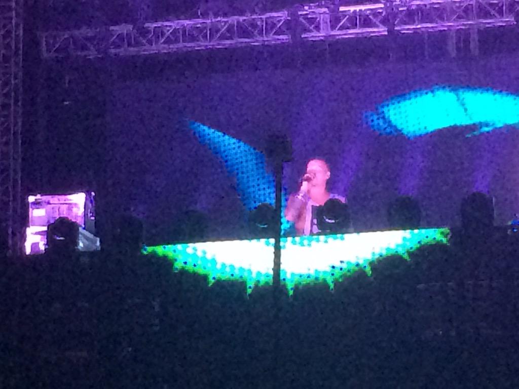 Ecolorfest's tweet photo. En este momento !! @TonyJuniorLive en el @Ecolorfest !!! http://t.co/sgzAbBMaHt