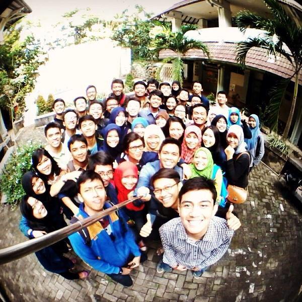 Rasa syukurku pun sederhana. Sesederhana keluargaku ini, <a href="/SIPILUNDIP2012/">SIPIL UNDIP 2012</a>.