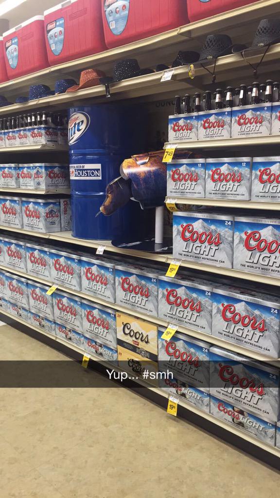 Looks like someone made a mistake... #oops #RodeoHouston <a href="/Randalls_Stores/">Randalls</a> <a href="/MillerLite/">Miller Lite</a> <a href="/CoorsLight/">Coors Light</a> <a href="/RODEOHOUSTON/">RODEOHOUSTON</a>