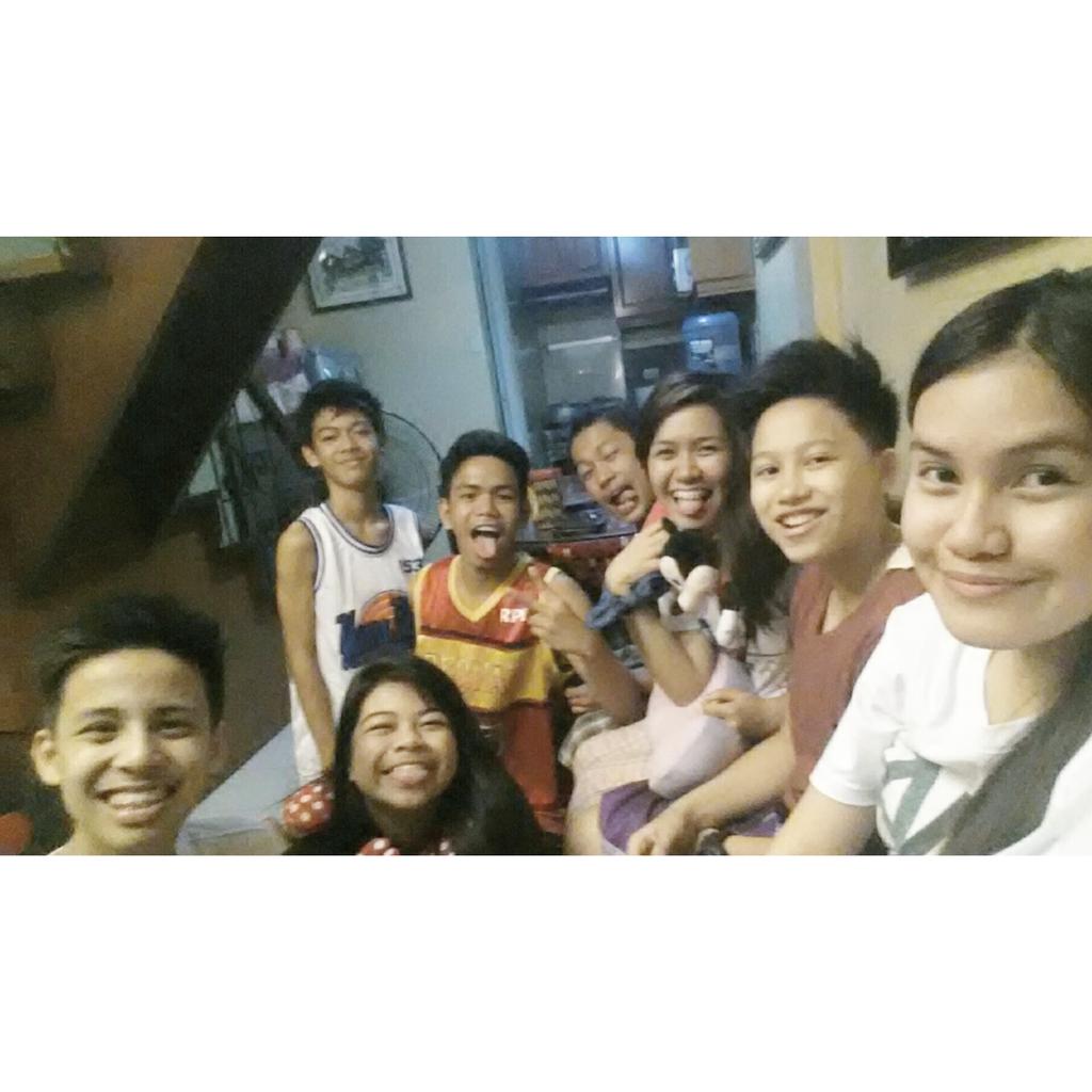 jamhaplasca's tweet photo. @ahiceeiamTin @iamjoshaplasca @Krizhnavarro @MarkThuesday #Marcuz #Dereck #Aaron http://t.co/Rppzb9BvLF