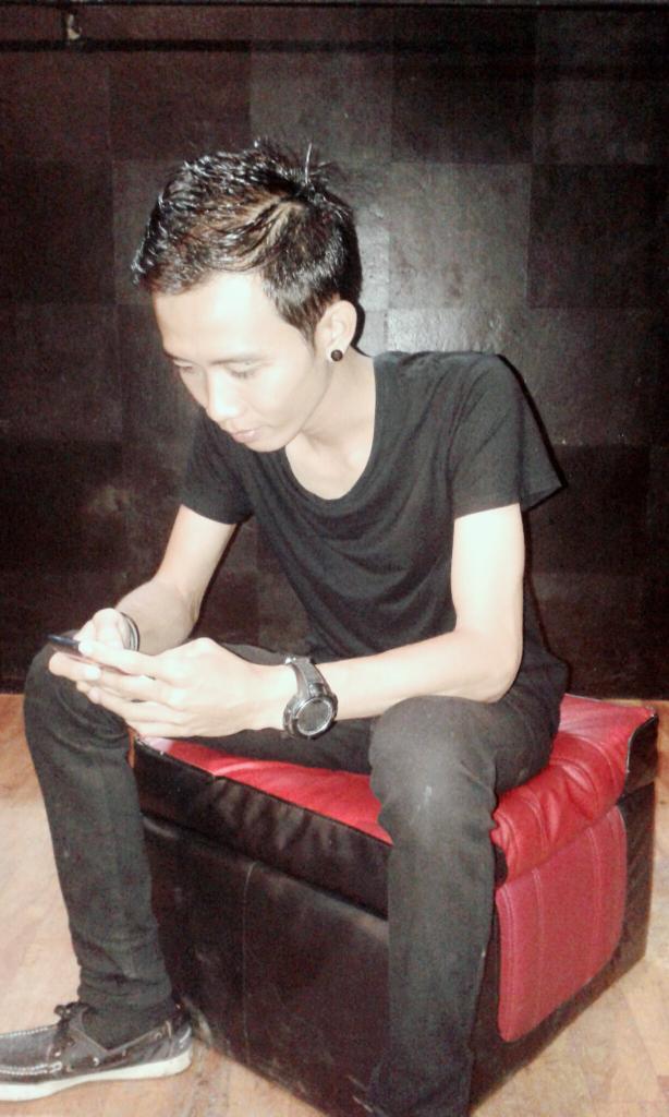 DirectMessageID's tweet photo. Siang tweeps.. jgn lupa makan siang kta kak willy tuh girl😊 http://t.co/2OHtYCkIoo