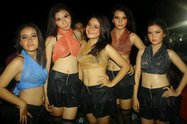 moogdums_compe's tweet photo. Pecah banget acara DSD saat MoogdumsCompe Bergoyang #Uung #Gita #Susan #Via #Manda http://t.co/JXYSu1wI3l
