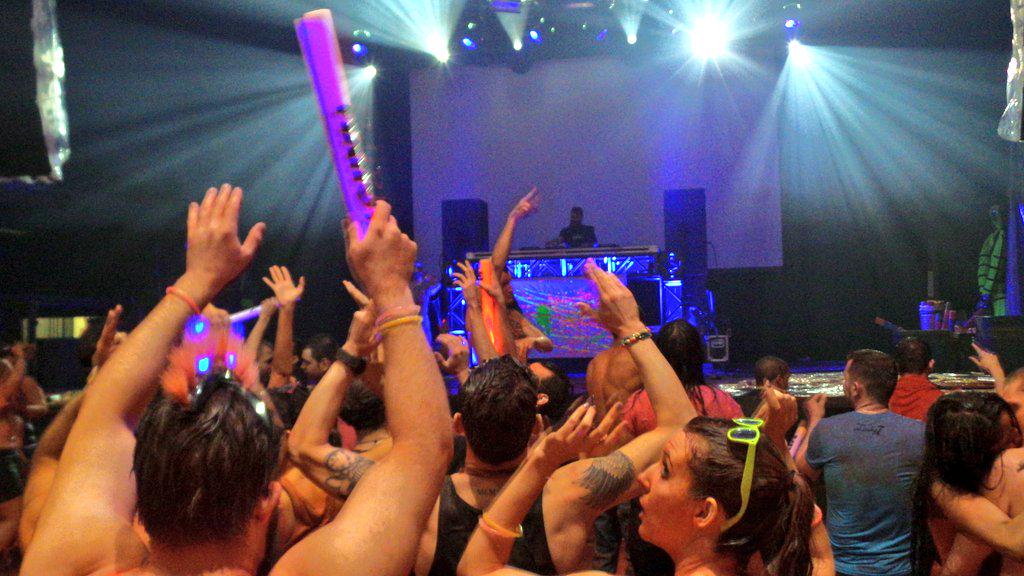 INKEvents's tweet photo. Absolute madness in #GlowPaint with the deluge of paint & that patented @MarkOliverLive sound which marks #GuvLife!!! http://t.co/LGjRaaLo7H