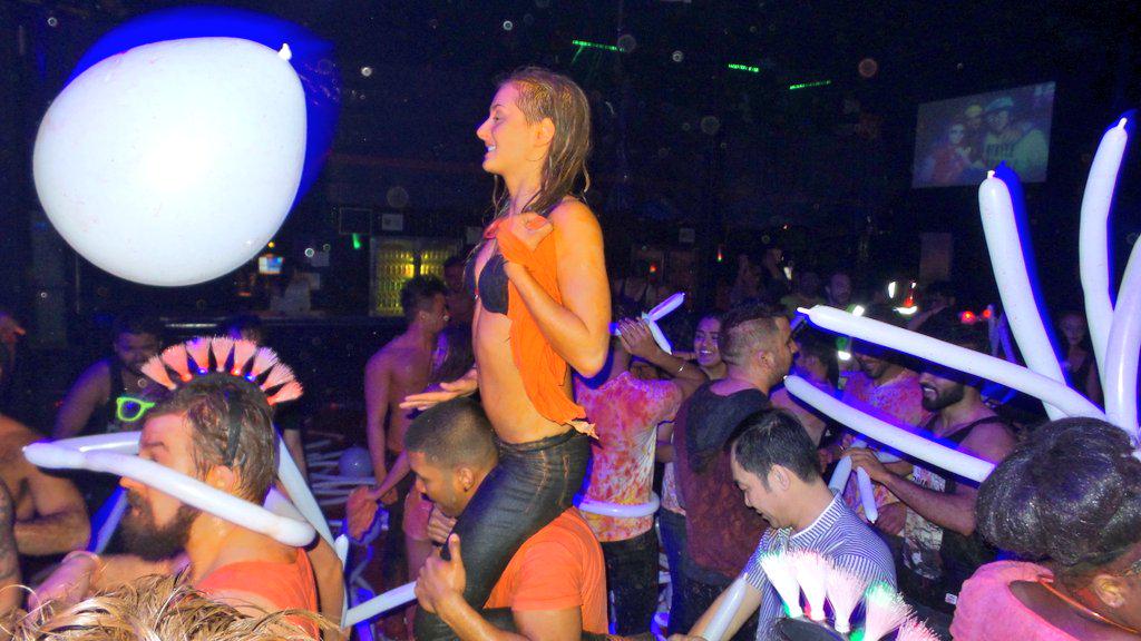 INKEvents's tweet photo. Absolute madness in #GlowPaint with the deluge of paint & that patented @MarkOliverLive sound which marks #GuvLife!!! http://t.co/LGjRaaLo7H