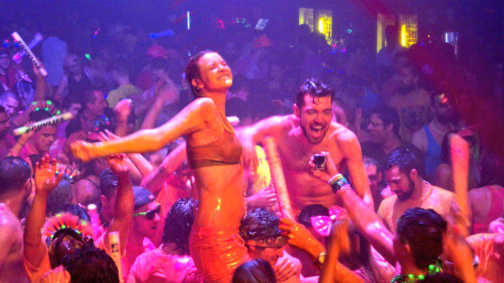 INKEvents's tweet photo. Absolute madness in #GlowPaint with the deluge of paint & that patented @MarkOliverLive sound which marks #GuvLife!!! http://t.co/LGjRaaLo7H