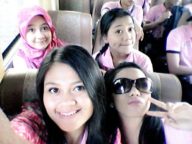 ayukurnia1313's tweet photo. Ka @DA2_Erna nunggu fotony di unggah wktu OTW ke Ragunan..maaf ya ka dd lupa hhaha..@DA2_Ega @DA2_Ika @DA2_Irwan http://t.co/9gvVAhAlHY