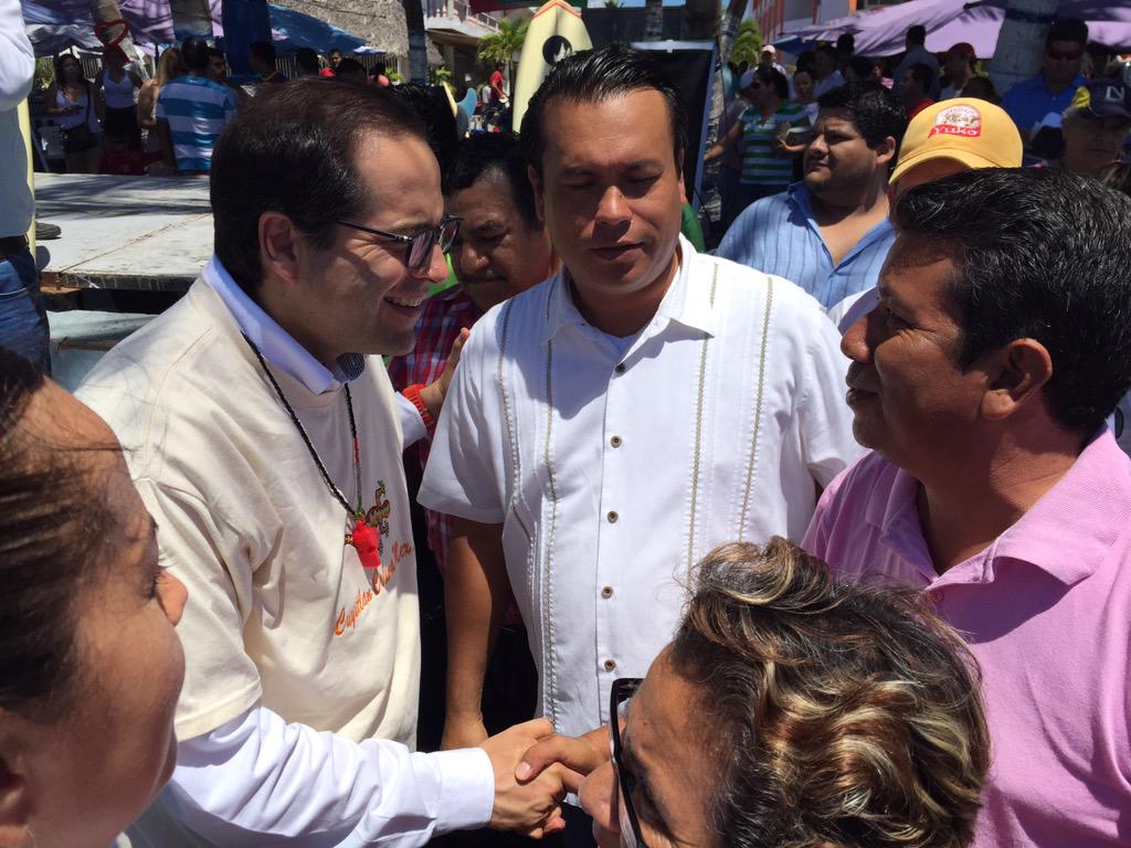 luisgama73_'s tweet photo. Compromisos @nachoperaltacol con los habitantes de cuyutlan #NachoNoTieneRival http://t.co/fBzD7zuRCa