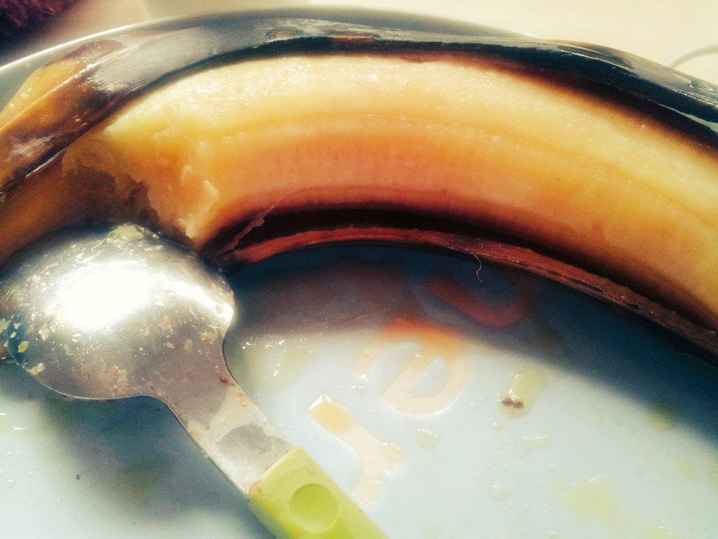 milksop's tweet photo. バナナをレンジてあっためるとぷまいらしいのでやってみた。一応二回目。完全に熟したものとおんなじ栄養価になるらしいよ！あったかいから寝起きにちょうどええなぁ(*^^*)今回はオリーブオイルかけてみた。これ好き。毎日食べたいこのお味。 http://t.co/reSw7aVjlh