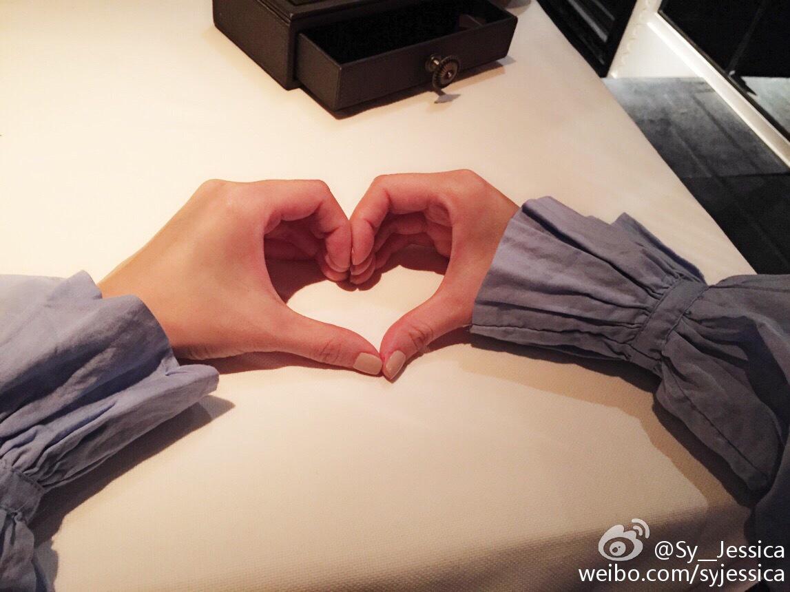 GGSoshi9com's tweet photo. Jessica Weibo Update! Sy__Jessica: Dear Maomaos, This is for you guys! ❤️ Love, J http://t.co/oH7DEgrAYC http://t.co/d9LWIZF6J1
