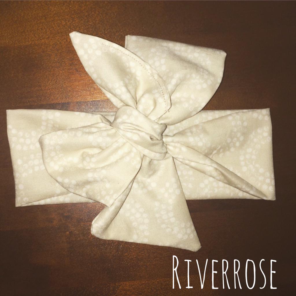 RiverRoseWraps's tweet image. Still have a few of these gorgeous Dotty Beige Headwraps available. Either order via email or shop our #etsy shop x