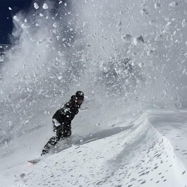 FindTransfers's tweet image. Shredding it! #snowboarding