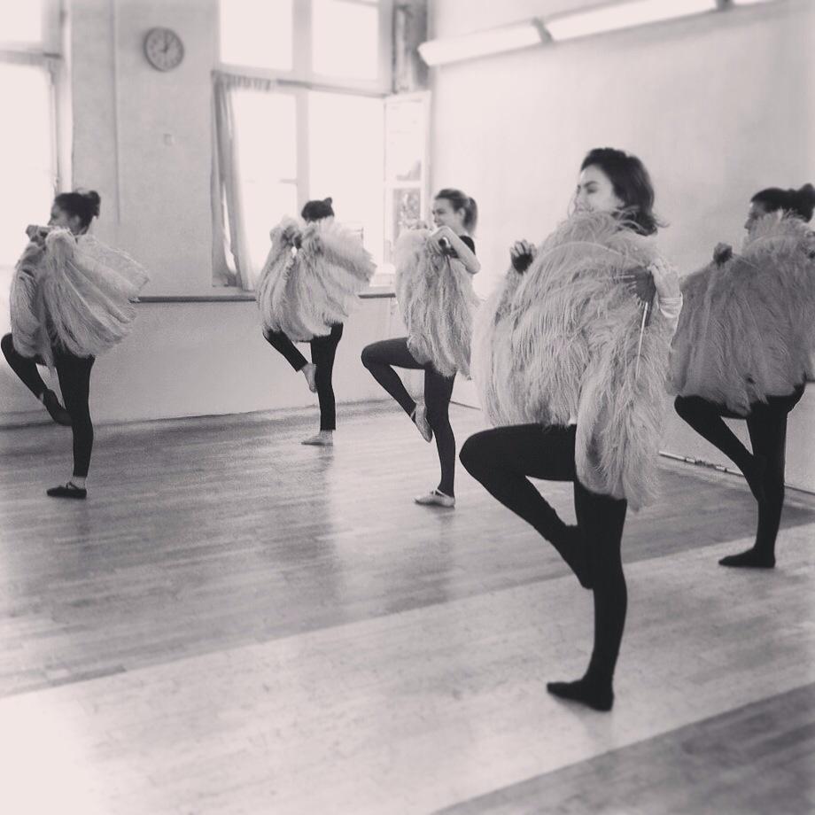 Vivi_Valentine's tweet image. ✨👯C'est aujourd'hui👯✨ #éventails #danse #paris #lemarais