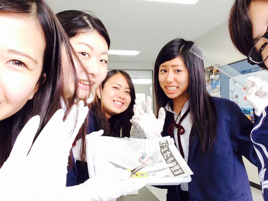 N1128Eren's tweet photo. 明日学校やっしー。
２年生もあと２日でおわり。
これわたのしむしかないな！(笑)
今日まこっちゃんみたしｗ
早く逢いたいわー╰(*´︶`*)╯
友達さいくぅ～♡ http://t.co/XHh3Lqlxso