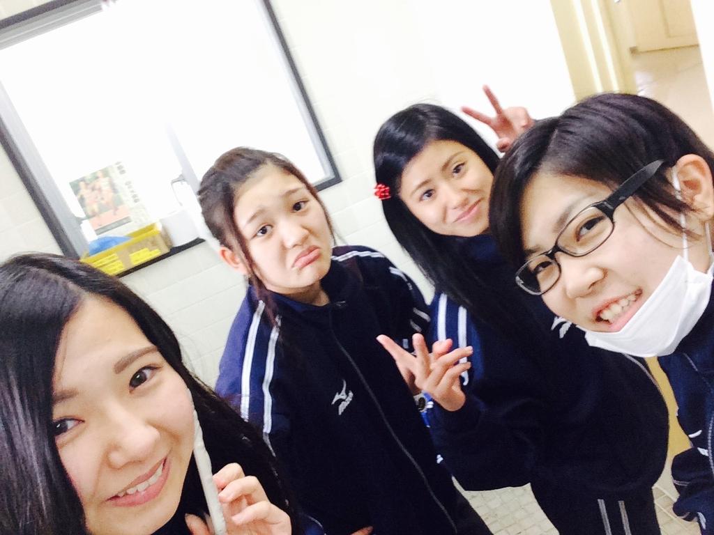 N1128Eren's tweet photo. 明日学校やっしー。
２年生もあと２日でおわり。
これわたのしむしかないな！(笑)
今日まこっちゃんみたしｗ
早く逢いたいわー╰(*´︶`*)╯
友達さいくぅ～♡ http://t.co/XHh3Lqlxso