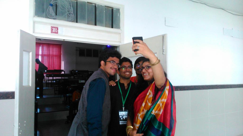 scvitcmun15's tweet photo. AU chair comes to SC. Gives tips on taking selfeeshh. #VITCMUN15 http://t.co/aCEjMdvhu6