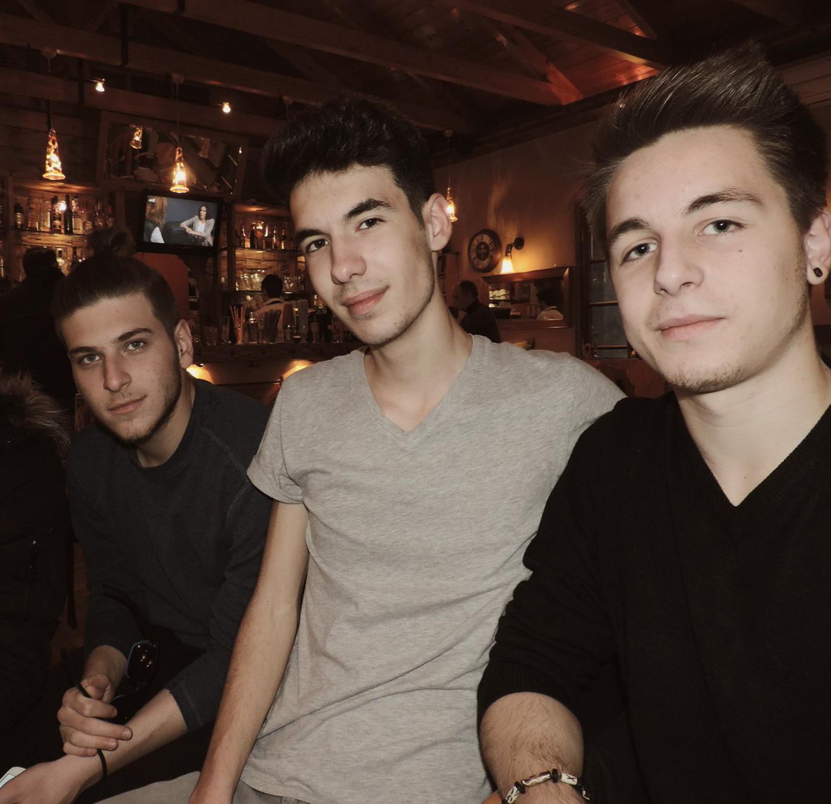 Metalbillo's tweet photo. #friends #nightout #ρακι #YOLO http://t.co/E1sSq2nbmR