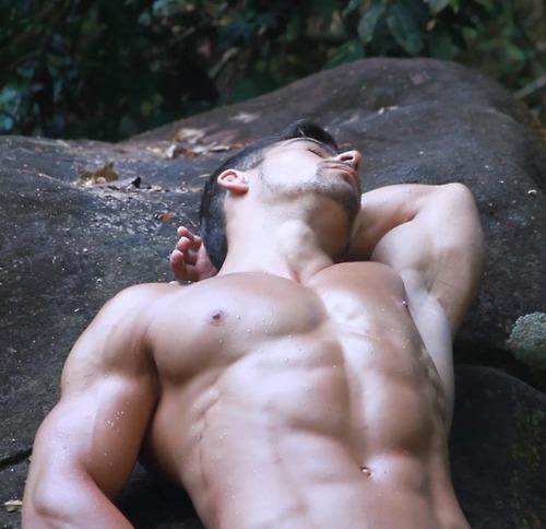 LuisCircusleon's tweet photo. @edegenias @ed10max @ARASOSAR @Marlon_72431 @davidpumuki @badooskin @rafaperosi @oldslave http://t.co/5XIq02ZONQ