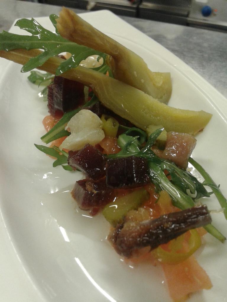 arnaugolafre's tweet photo. Creaciones con salazones..#cocinadeproducto http://t.co/Oble9pMynL