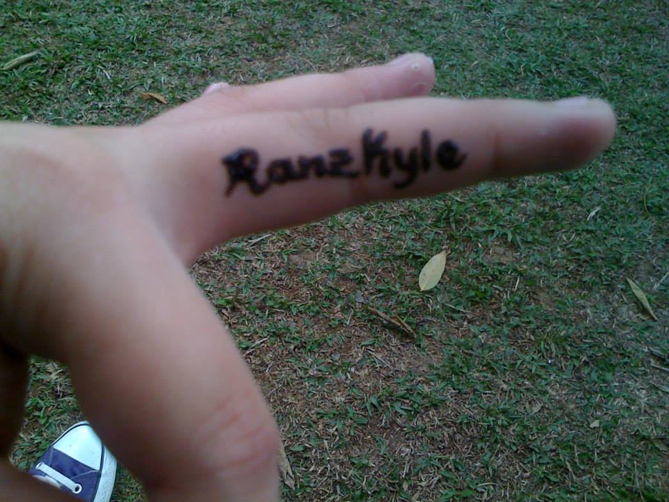 icalmazora's tweet photo. Namiss ko kasi ung pina henna ko na pangalan niya<3 XD #22RKVEO<3 @ranzkyle http://t.co/B4r3HaDJpZ