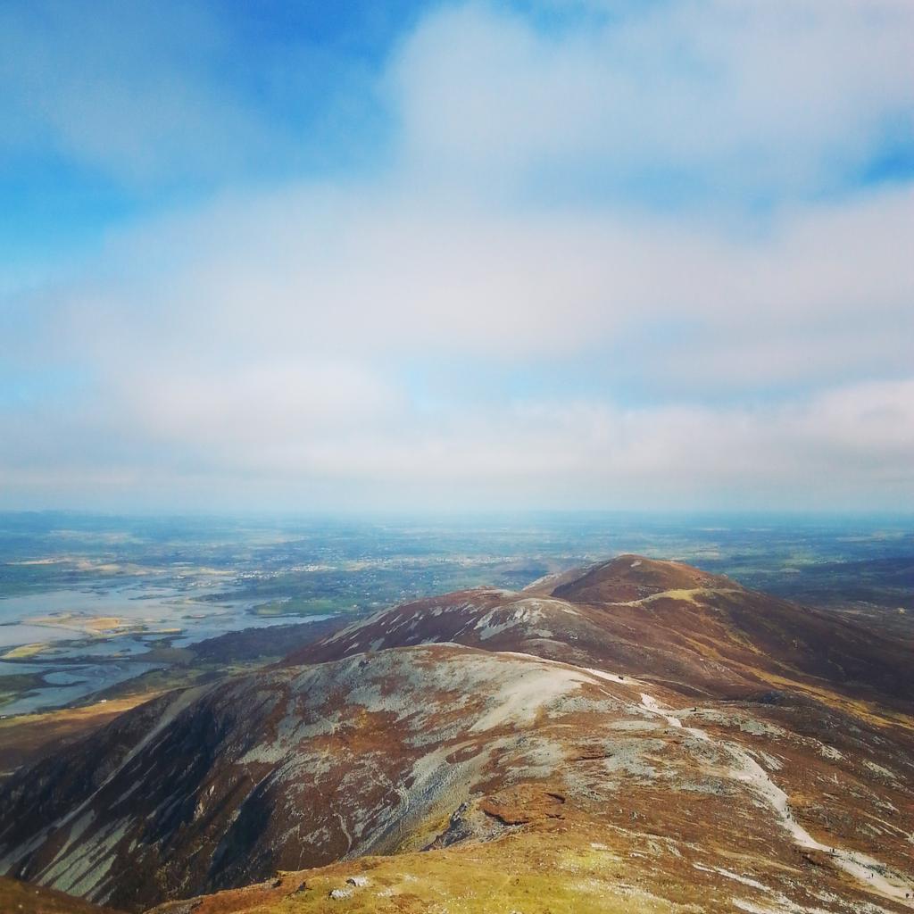 katecahier's tweet photo. Nothing beats #Ireland on a #sunny day! #CroaghPatrick #Mayo #WildAtlanticWay http://t.co/l0rEVhaCgx
