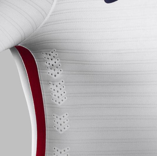 ActuFoot_'s tweet photo. OFFICIEL: Le nouveau maillot extérieur de l'Equipe de France ! http://t.co/DDmHLzUmPa