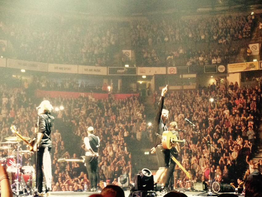 Bevvy451's tweet photo. @mcbusted were amazing last night 😍 http://t.co/HoIfqvzCwy
