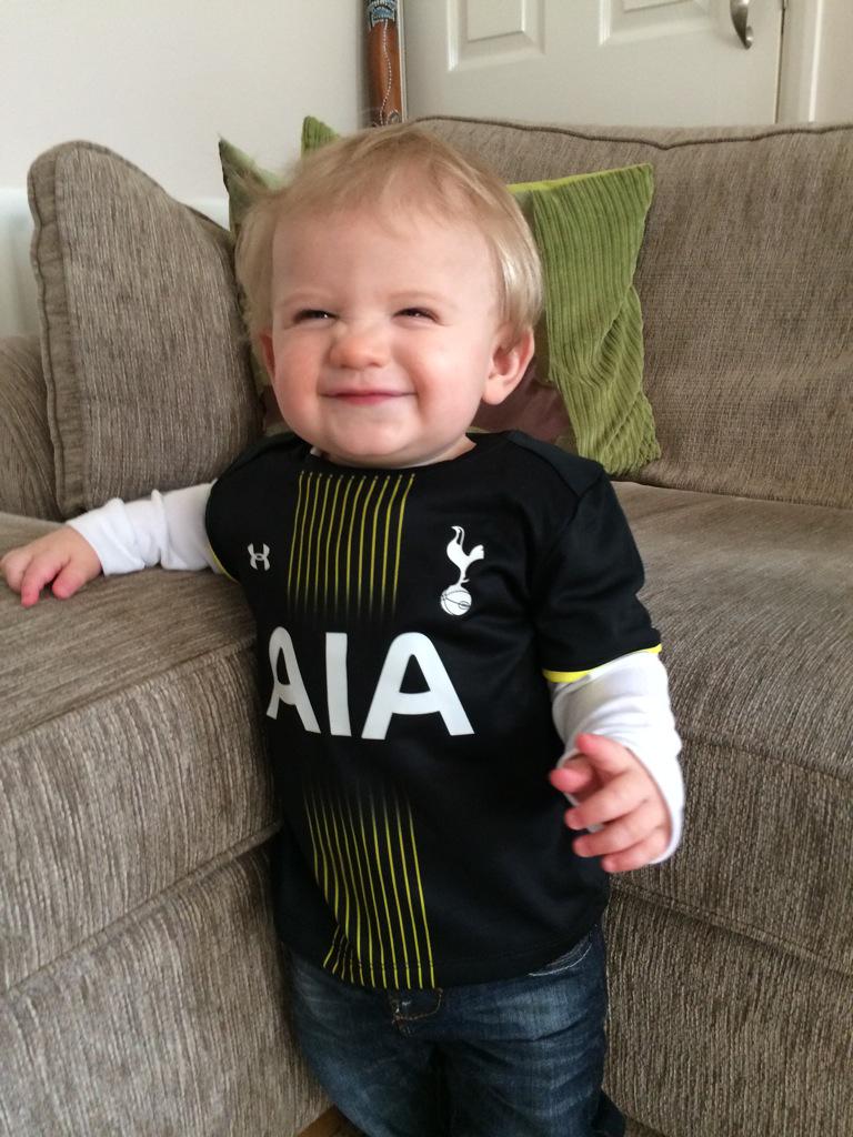neilcollarbon's tweet photo. @hkane28 @R9Soldado @kylewalker2 @ChrisEriksen8 @andros_townsend - 1st Birthday today in new Spurs Top (re-tweet pls) http://t.co/wa0ziWmZjb
