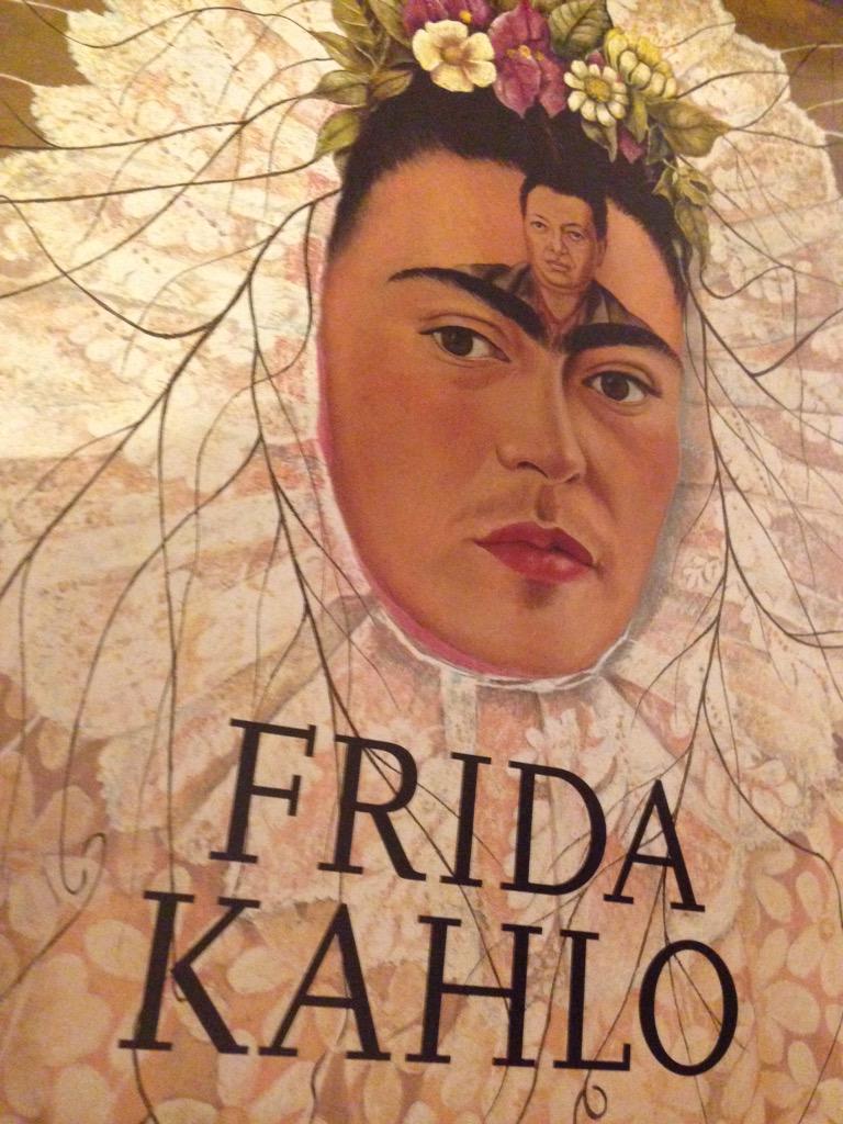 LuluVento's tweet image. Adesso sfoglio il mio acquisto del week-end: immersione in Frida #Khalo, edizione #Taschen :) #Buongiorno