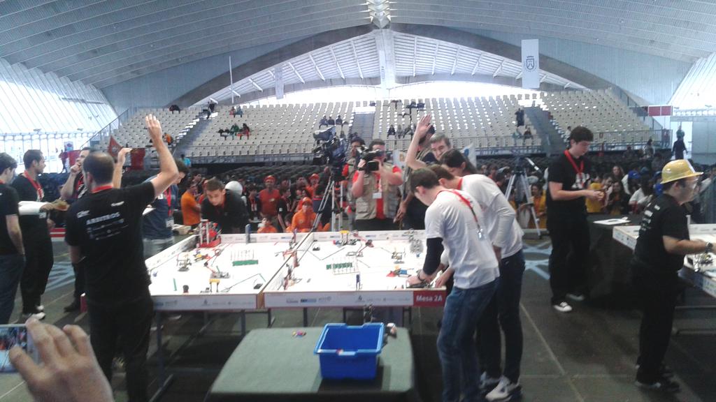 roventustrebu's tweet photo. Primera Rondaaaa!!!! Animo Roventus #FLLGRANFINAL15 http://t.co/XSaxNaPpNX