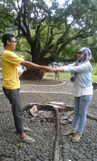 setiaunyuk's tweet photo. Semoga selamanya yak:* http://t.co/k8nAKmvUPI
