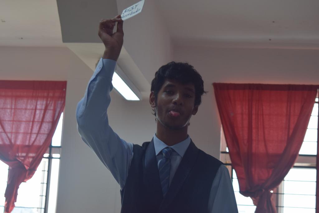 wtovitcmun15's tweet photo. USA cheerleading with his "Best cheerleader" award. 
#he'sGotThemMoves #wto #VITCMUN15 http://t.co/iRmjGGaGUF