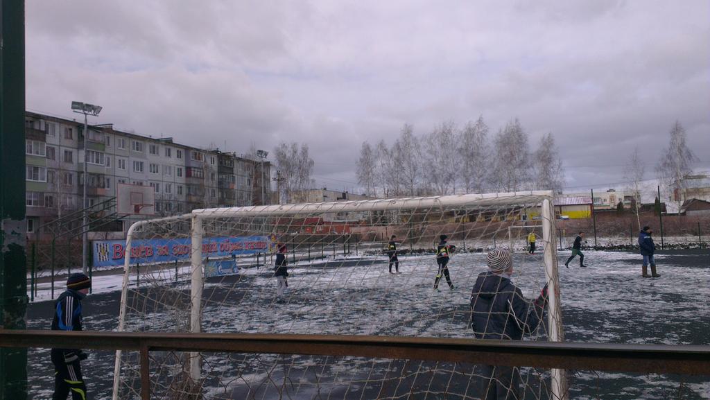 В данный момент на территории 2-ой школы проходит турнир по мини-футболу среди дворовых команд, более 60 участников.