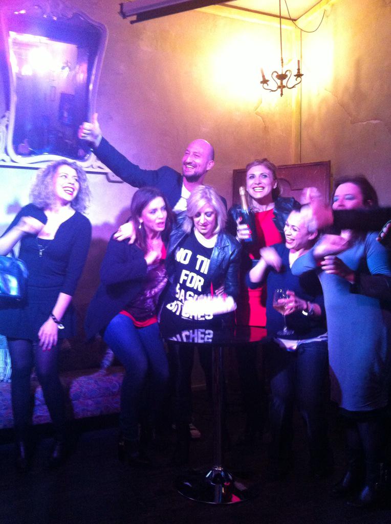 CinziaScaglione's tweet photo. Bella serata #WomenInDouze con le bravissime #BarbaraForia #ValeriaGraci #NadiaPerciabosco e #LauraDeMarchi Risate 😂 http://t.co/GYx6cRdNoJ