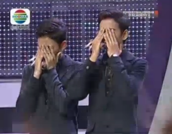 Indosiar's tweet photo. Selamat kepada @DA2_Rizki @DA2_Ridho mendapat polling sms tertinggi #DAcademy2 http://t.co/Gjr6a2Uimc