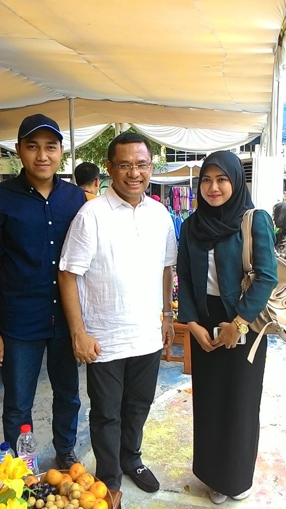 NurianiIkee's tweet photo. Bersama bapak menteri perindustrian @reuniakbarFEUnkris w/ @radenagus14 http://t.co/ambHfVmGsG