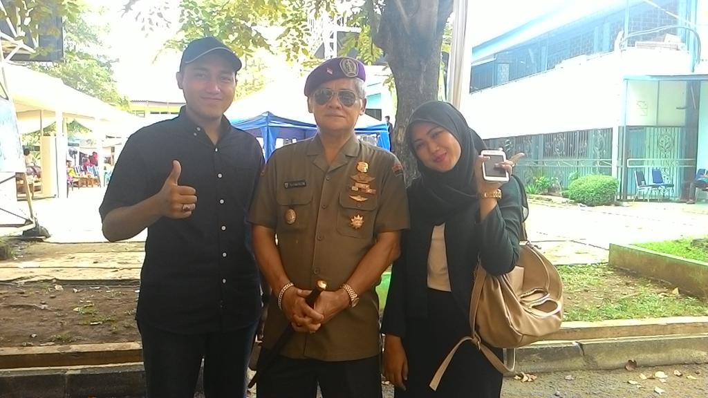 NurianiIkee's tweet photo. With Bpk Rektor Unkris ☆ @radenagus14 http://t.co/OYBJbHC7JJ