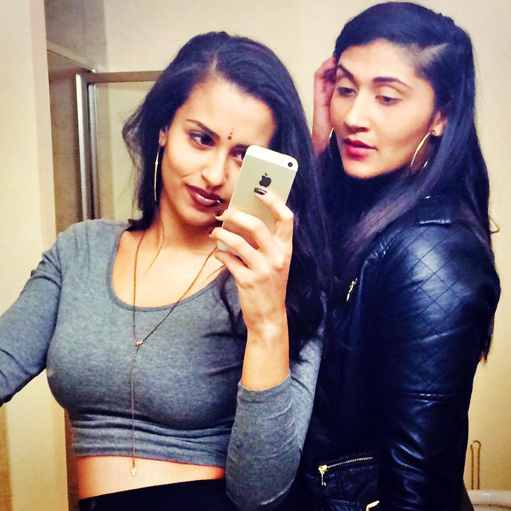 BlackHippieShit's tweet photo. #MansionElan #phillybread #phillytakeover The lykle black hippie miss has a hot younger sister. I knowwwwww right? http://t.co/Mn4K9Gsuyw