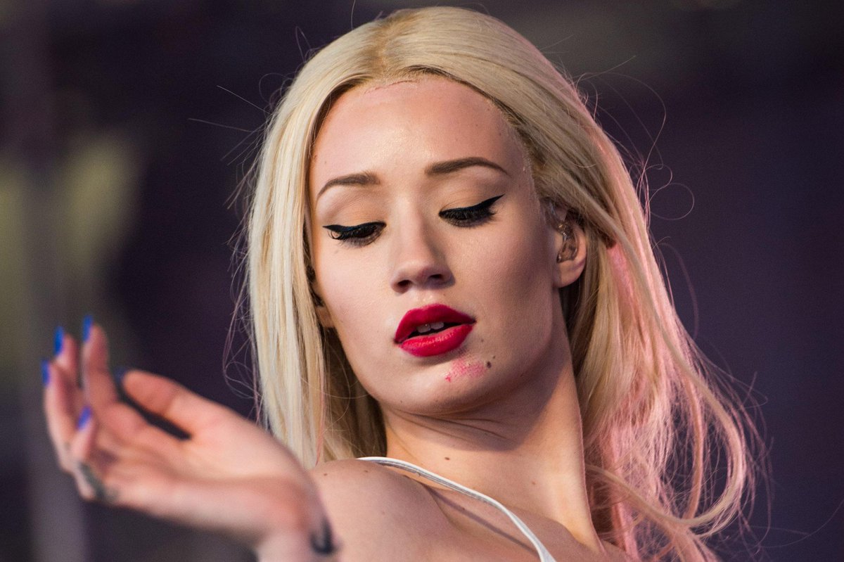 Elle Magazine Us On Twitter With Her Wardrobe Malfunction