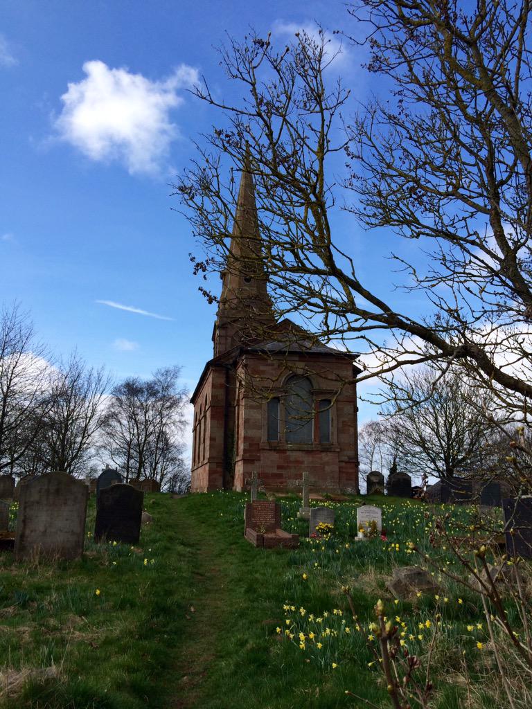 HelenFountain's tweet photo. Enjoying the #Warwickshire sunshine at the #OverWhitacre Car Boot, St Leonards Church & #Fillongly http://t.co/VC6dsm84zl