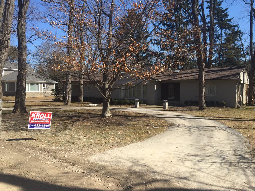 KrollConst's tweet photo. Come check out this great new roof on Wing Lake Rd. in Bloomfield Hills, MI. Call us today! http://t.co/kJjPdExYDU
