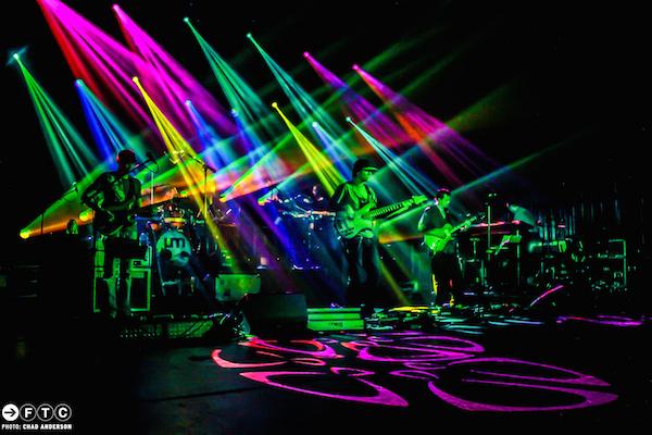 RelixMag's tweet image. .@UmphreysMcGee got some help on a Wang Chung cover last night at their Seattle tour closer :: bit.ly/1CMF31I