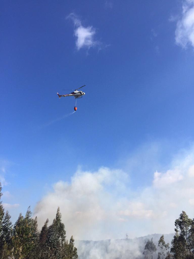 VOSTgalicia's tweet photo. #PC_Cee INFORMA
Incendio en #C552 cortada al tráfico a altura de #Dumbría, dirección #Cee como a #Vimianzo. http://t.co/gHn2ojzfy4