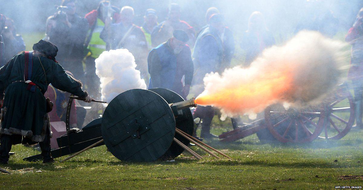 BBCNews's tweet image. King #RichardIII returns to Leicester. Some pictures from the day so far bbc.in/1C1ToUA #RichardReburied