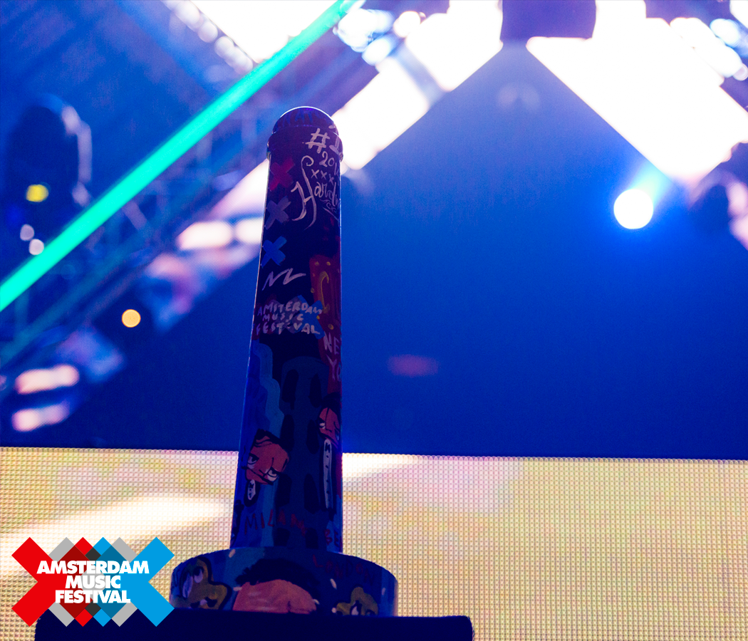 _AMFofficial's tweet photo. Famous artists turn these poles into artworks by painting them, and making it an official AMF award! #AMF2014 http://t.co/7eDuseYIge