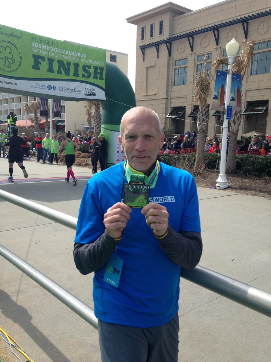 ShamrockOn's tweet photo. @BartYasso from @runnersworld cheering on our finishers after racing! #shamrockon15 http://t.co/r3yQXqww4F