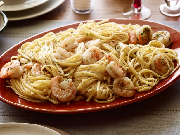 Recipe of the Day: <a href="/TylerFlorence/">Tyler Florence</a>'s Shrimp Scampi with Linguini foodtv.com/2o4w0!