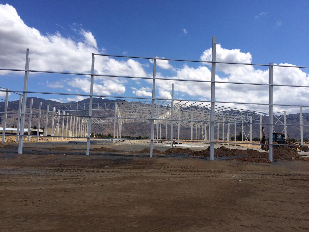TommievanZyl's tweet photo. #BellaFrutta fruit packhouse in #Ceres progressing well.Facility for #ZZ2, #CoreFruit and 4 others. #Apples #Pears http://t.co/7wdRziReSK